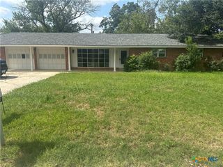 1302 E Canary Ln. Street, Seguin, TX 78155