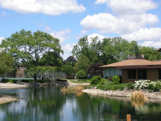 1216 S New Wilke Road 406, Arlington Heights, IL 60005