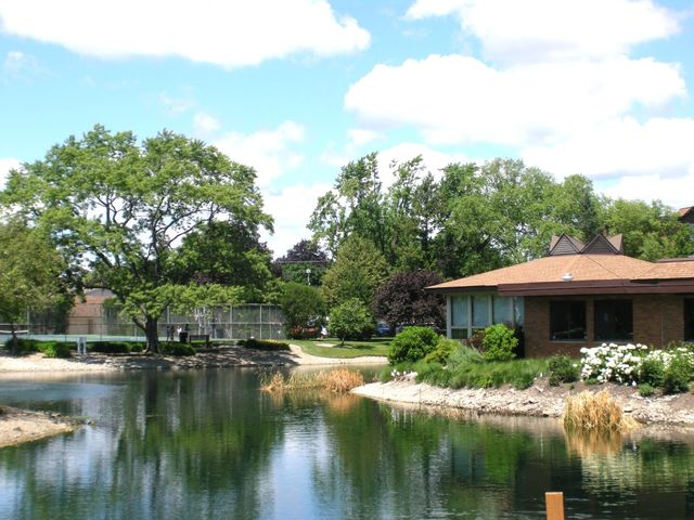 1216 S New Wilke Road 406, Arlington Heights, IL 60005