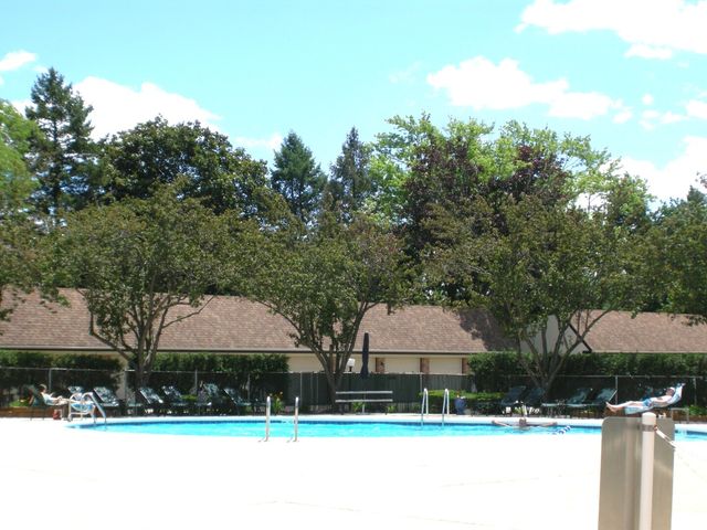 1216 S New Wilke Road 406, Arlington Heights, IL 60005