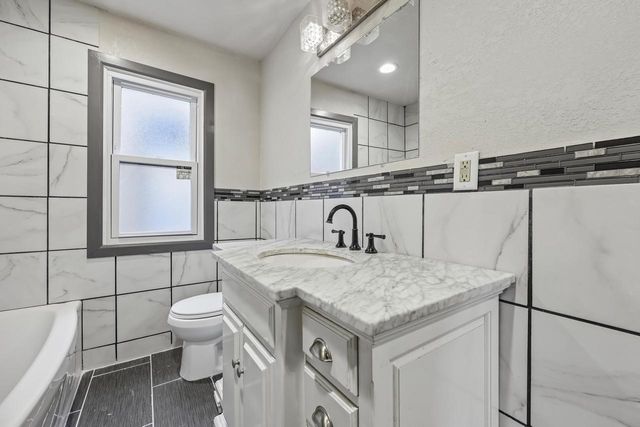 1222 Summit AVENUE, Racine, WI 53404