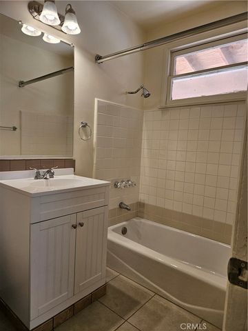 6907 White Oak, Reseda, CA 91335