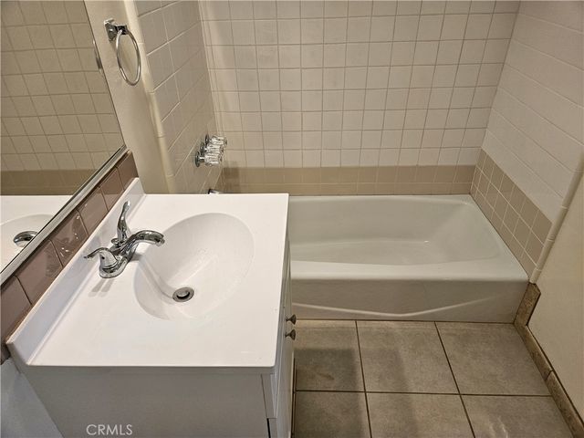 6907 White Oak, Reseda, CA 91335