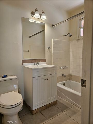 6907 White Oak, Reseda, CA 91335