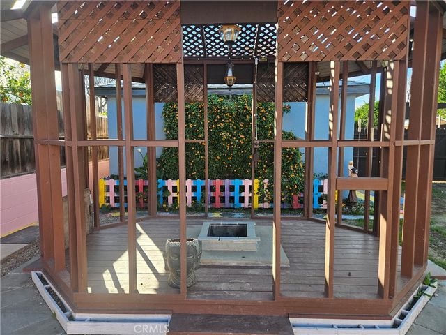 6907 White Oak, Reseda, CA 91335