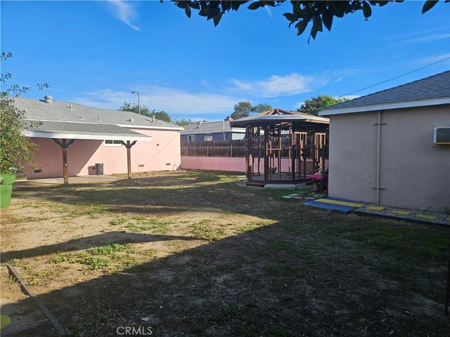 6907 White Oak, Reseda, CA 91335