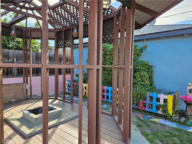 6907 White Oak, Reseda, CA 91335