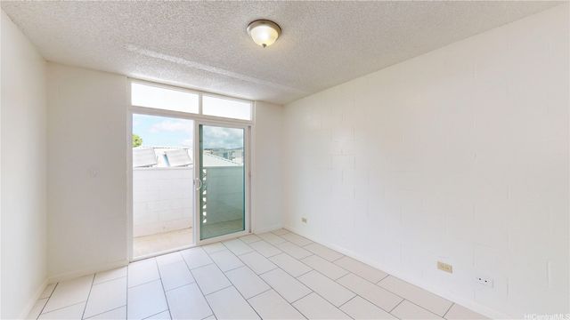 39 Hialoa Street 102, Honolulu, HI 96817