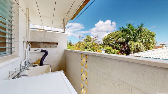 39 Hialoa Street 102, Honolulu, HI 96817