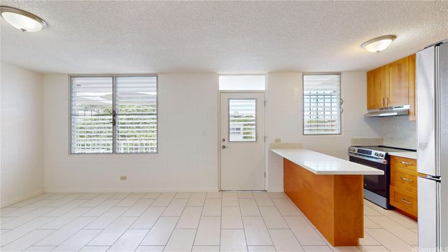 39 Hialoa Street 102, Honolulu, HI 96817