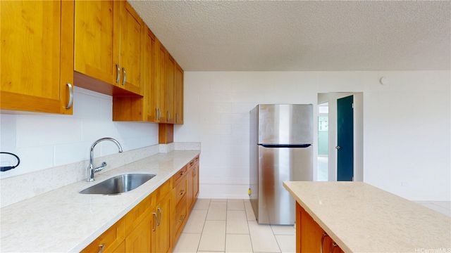39 Hialoa Street 102, Honolulu, HI 96817