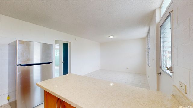 39 Hialoa Street 102, Honolulu, HI 96817