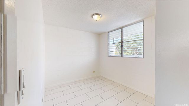 39 Hialoa Street 102, Honolulu, HI 96817