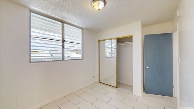 39 Hialoa Street 102, Honolulu, HI 96817