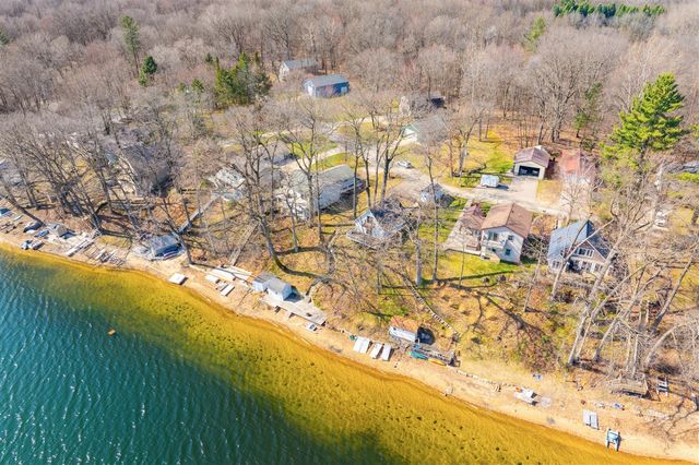 27965 North Street, Gobles, MI 49055