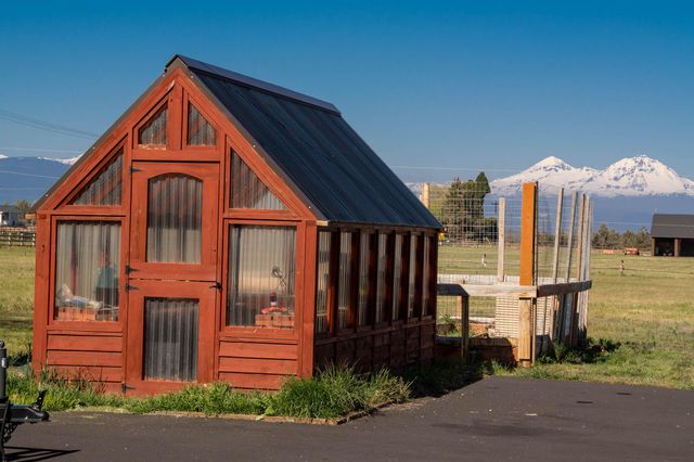 20900 SW Young Avenue, Bend, OR 97703