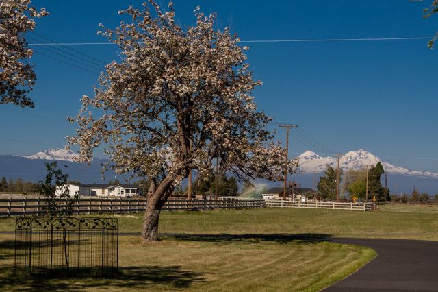 20900 SW Young Avenue, Bend, OR 97703