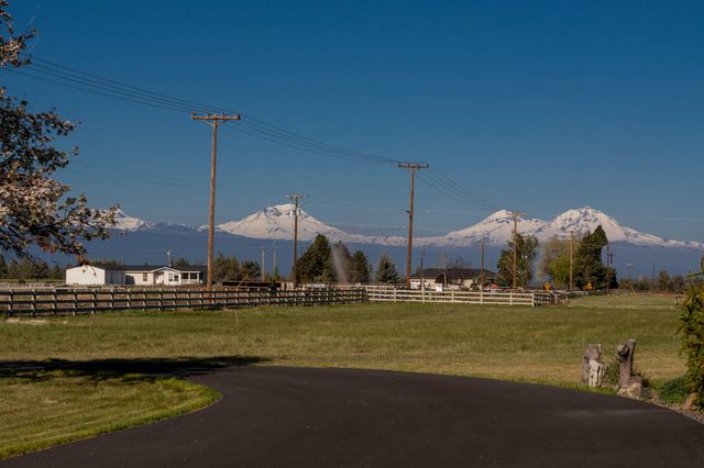 20900 SW Young Avenue, Bend, OR 97703