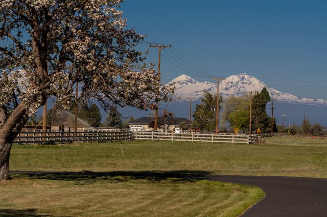 20900 SW Young Avenue, Bend, OR 97703