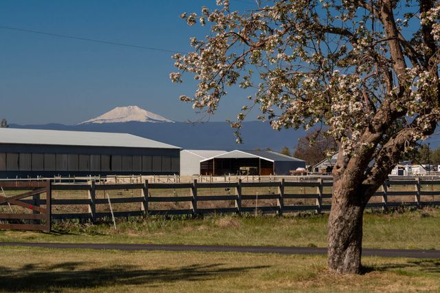20900 SW Young Avenue, Bend, OR 97703