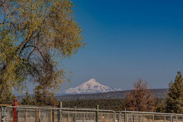 20900 SW Young Avenue, Bend, OR 97703