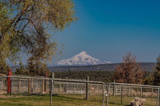 20900 SW Young Avenue, Bend, OR 97703