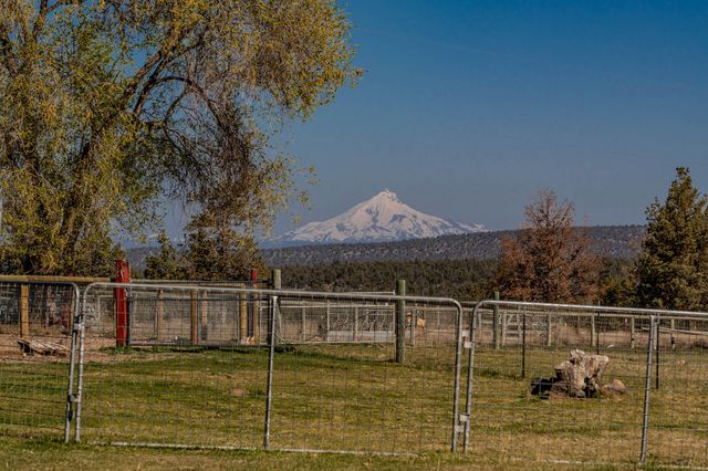 20900 SW Young Avenue, Bend, OR 97703
