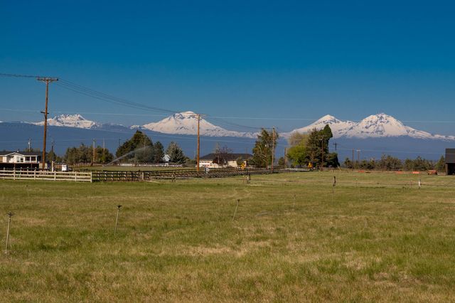 20900 SW Young Avenue, Bend, OR 97703