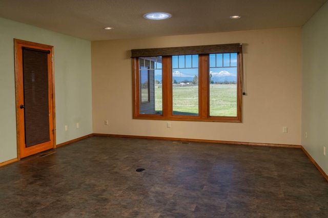 20900 SW Young Avenue, Bend, OR 97703