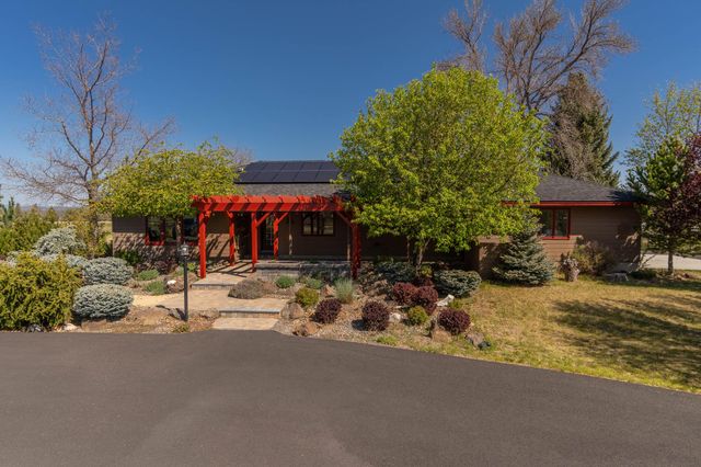 20900 SW Young Avenue, Bend, OR 97703