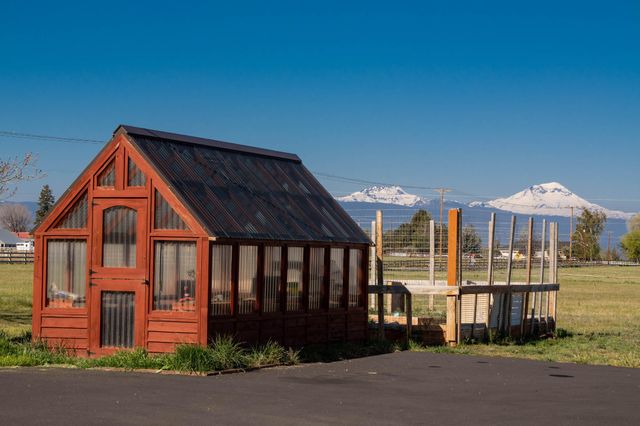 20900 SW Young Avenue, Bend, OR 97703