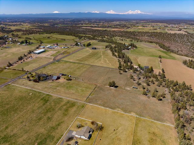 20900 SW Young Avenue, Bend, OR 97703