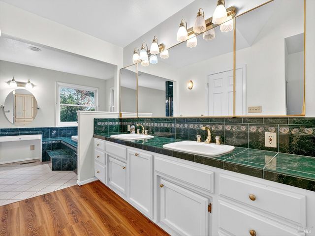 351 View Dr, Ukiah, CA 95482