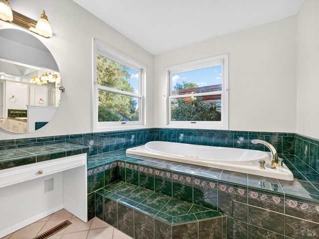 351 View Dr, Ukiah, CA 95482