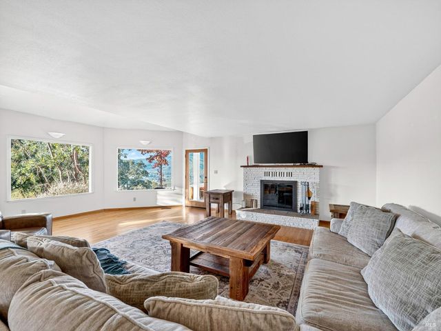 351 View Dr, Ukiah, CA 95482