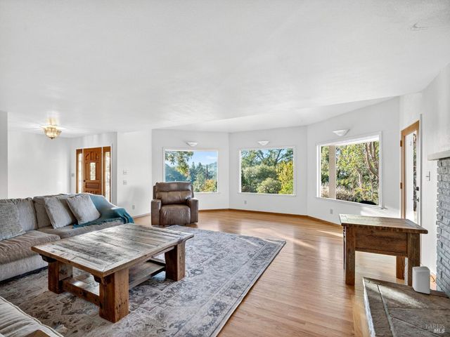 351 View Dr, Ukiah, CA 95482