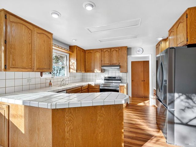 351 View Dr, Ukiah, CA 95482