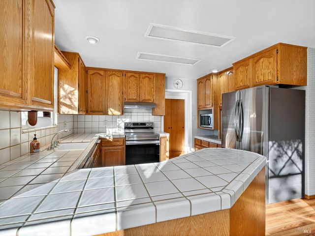 351 View Dr, Ukiah, CA 95482