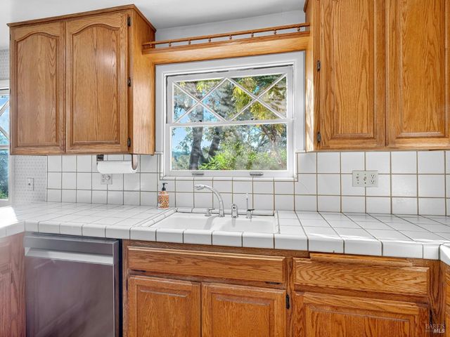 351 View Dr, Ukiah, CA 95482