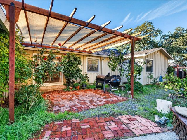 351 View Dr, Ukiah, CA 95482