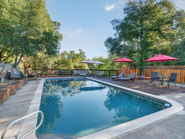 351 View Dr, Ukiah, CA 95482