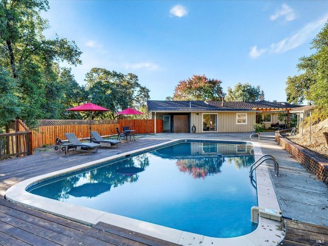 351 View Dr, Ukiah, CA 95482