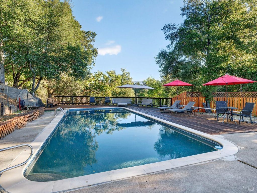 351 View Dr, Ukiah, CA 95482