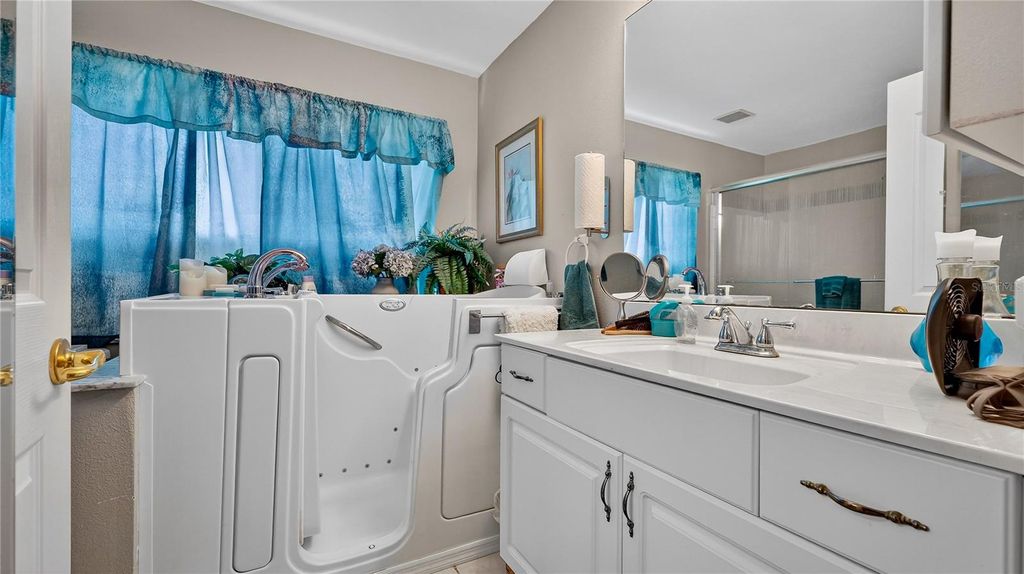 Image 19 of property listing at 2563 SHEFFIELD DRIVE, Deltona, FL 32738