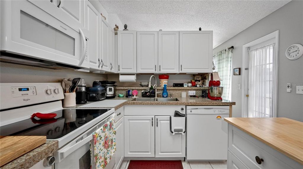 Image 9 of property listing at 2563 SHEFFIELD DRIVE, Deltona, FL 32738