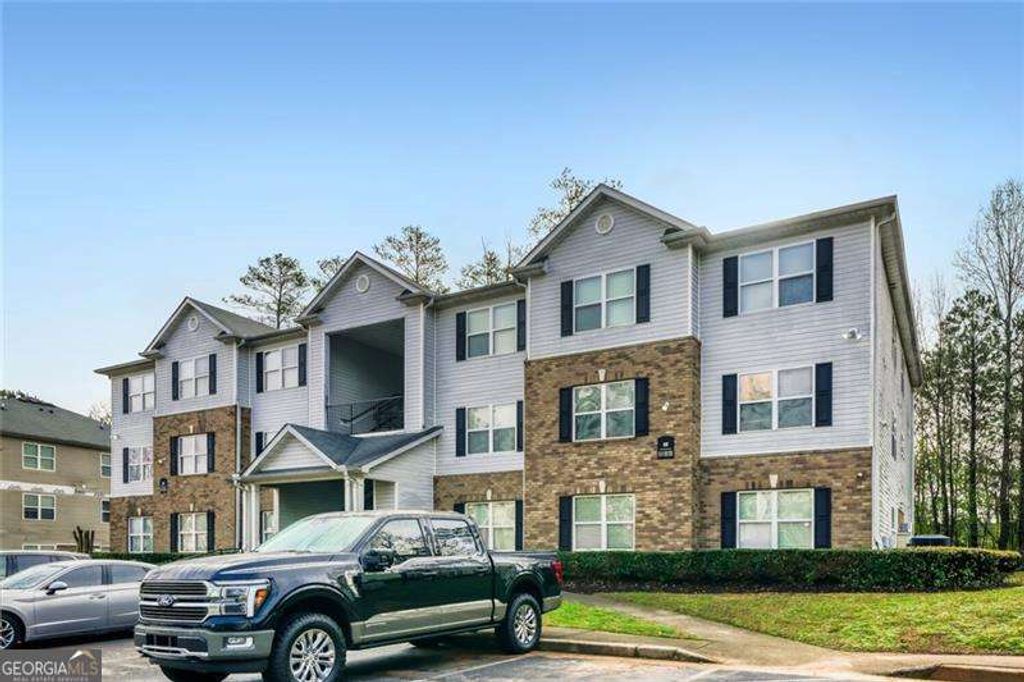 10204 Fairington Ridge Circle, Lithonia, GA 30038