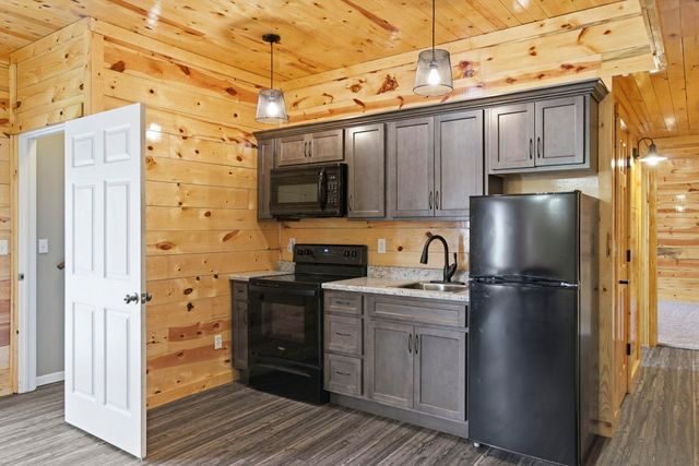 1269 Clevenger Cove Road, Hollister, MO 65672