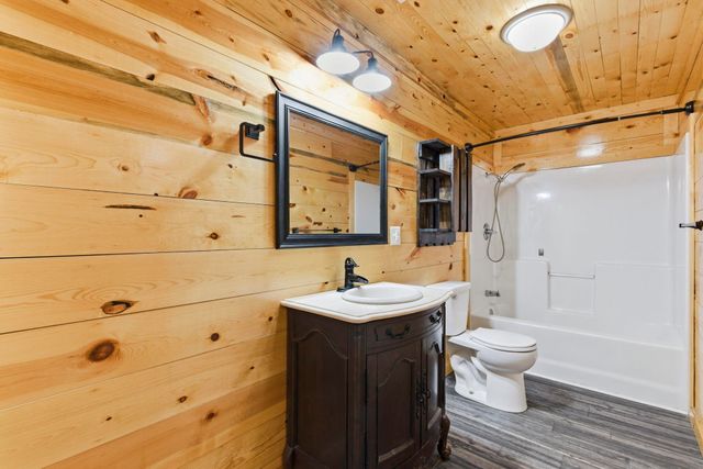 1269 Clevenger Cove Road, Hollister, MO 65672