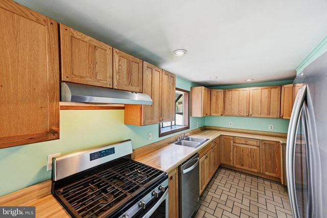 242 TRENTON AVE, Laurel Springs, NJ 08021