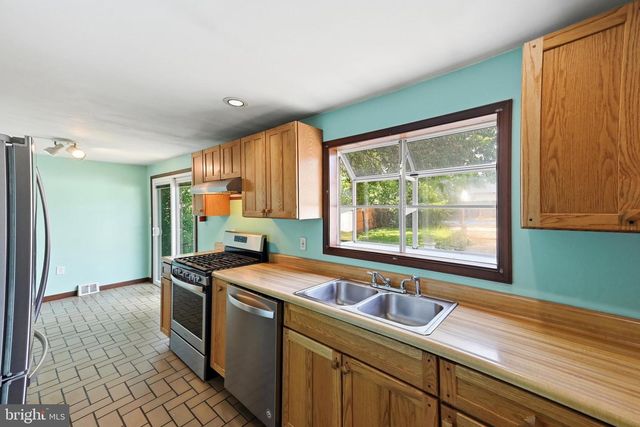 242 TRENTON AVE, Laurel Springs, NJ 08021